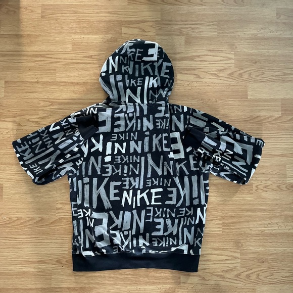 Nike Hoodie Oreo🖤🤍 Size (M) - Picture 5 of 5